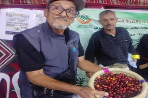 قبل أن تسقط آخر نخلة ويجف آخر غصن بن في اليمن