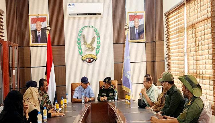 مدير عام شرطة شبوة يستقبل وفد وزارة الداخلية ويناقش تفعيل الشرطة النسائية ويطّلع الوفد على جاهزية الوحدات الأمنية .