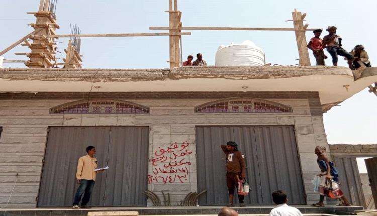 بتوجيهات القائم بأعمال المديرية أحمد الداؤودي..أشغال البريقة يوقف عدد من الأبنية العشوائية ويحذر المخالفين