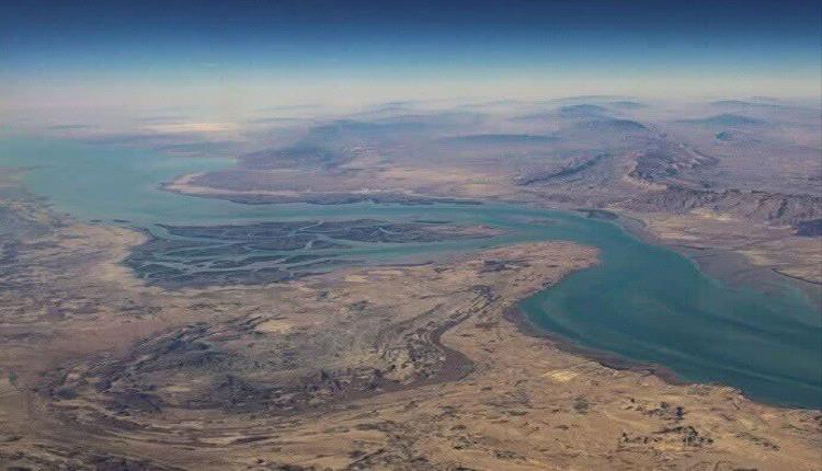 الجيش الإيراني يعلن منع دخول مدمرات أمريكية إلى مضيق هرمز وسط تصعيد متبادل في الروايات
