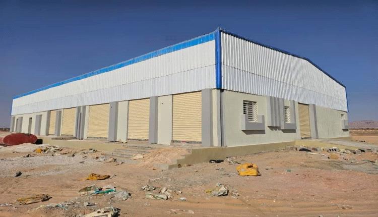 مدير عام عتق يتفقد المراحل النهائية لأول مخبز خيري بتمويل كويتي لدعم الأمن الغذائي بشبوة