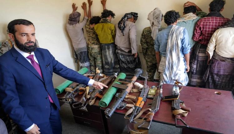 محافظ أبين يقود بنفسه حملة أمنية لإنهاء نقطة تقطع مسلحة قرب حسان وإصابة مرافقه واعتقال المتورطين 