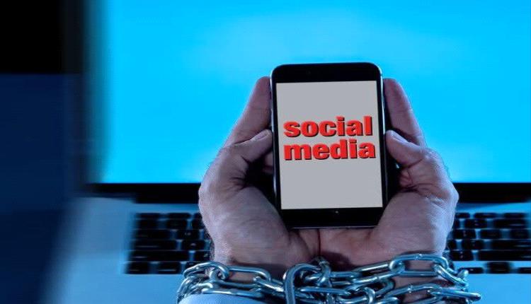 بيرقدار يحذّر من “الهيمنة الرقمية” ويقول إن الخوارزميات تستغل نقاط الضعف النفسية للمستخدمين