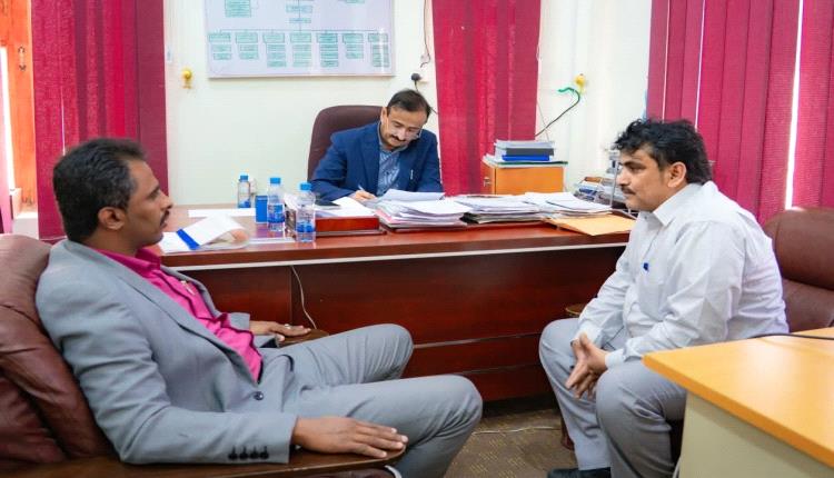 المحافظ بن الوزير يناقش مع هيئة الأراضي مستوى الإنجاز في التخطيط الحضري لمدينة عتق والمدن الرئيسية بشبوة