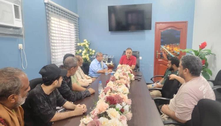 اجتماع لمناقشة تنفيذ توجيهات محافظ عدن بشأن عمارتي شمسان وشولق في المعلا
