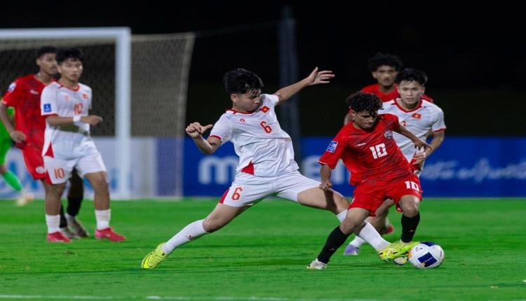 اليمن تهزم الإمارات 3-2 في كأس آسيا للناشئين وتنعش آمال التأهل