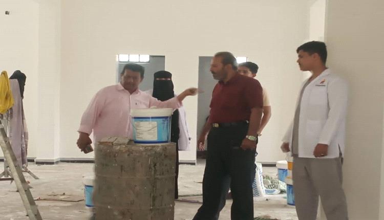مدير عام مكتب الصحة بأبين يتفقد مركز العزل بالكود ومشروع مركز التغذية الجاري إنشائه