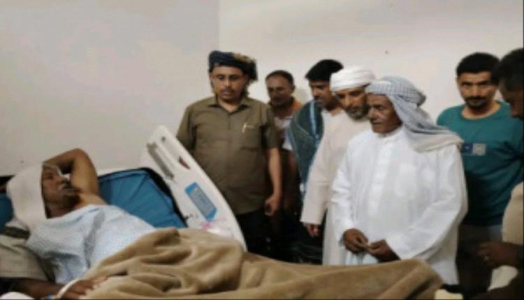 رئيس انتقالي سقطرى يزور الشيخ سليف عباس للاطمئنان على صحته في مستشفى خليفة