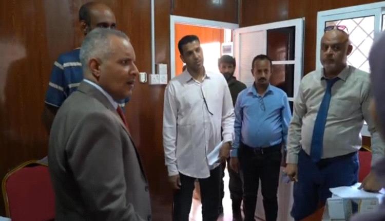 وزير الشؤون الاجتماعية والعمل يطلع على سير عمل اللجنة التحكيمية العمالية