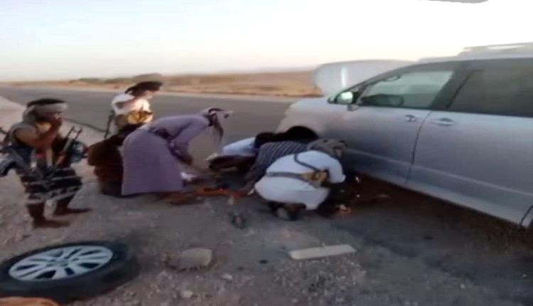 الإطاحة بعصابة تقطع استدرجت سائق باص من أبناء محافظة الضالع وسلبته مركبته وفزعة الأهالي بجانب رجال الأمن تقود للقبض عليهم .