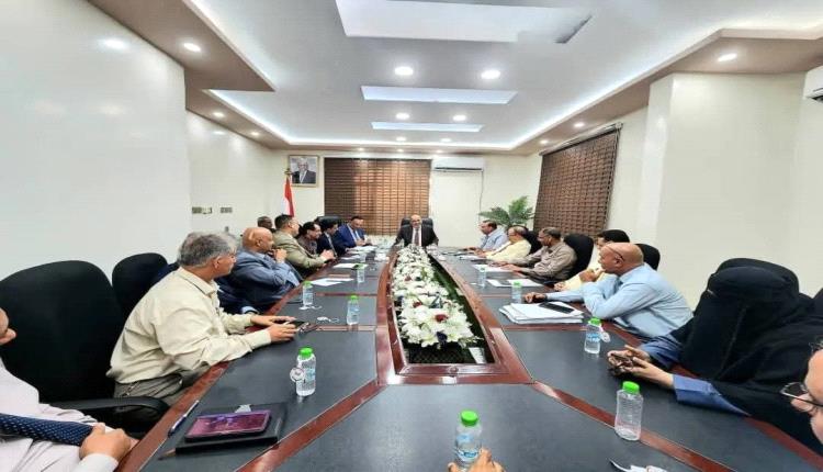 وزير المالية يطلع على مستوى سير العمل والجهود التطويرية في مصلحة الجمارك