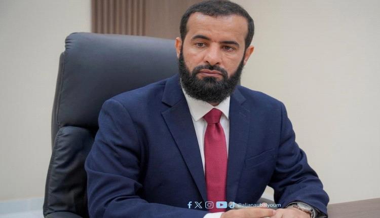 محافظ أبين يوجّه بصرف حافز مالي للمعلمين المتطوعين قبيل عيد الأضحى