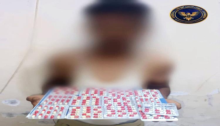 قوات الأمن الوطني بعدن تضبط متهماً بحوزته كمية من الحبوب المخدرة في القطاع الشرقي