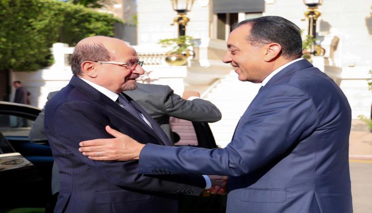 رئيس الوزراء وزير الخارجية يعود إلى عدن بعد زيارة رسمية قصيرة إلى القاهرة