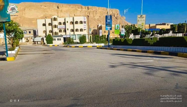 جهود متواصلة لعمال النظافة بسيئون.. فرق النظافة تواصل أعمالها صباح ثاني أيام عيد الأضحى المبارك