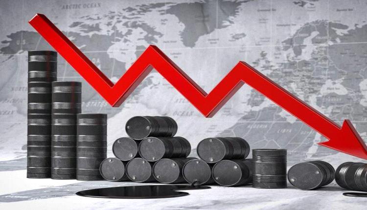 تراجع أسعار النفط بعد تقارير عن اتفاق أمريكي–إيراني لتمديد وقف إطلاق النار