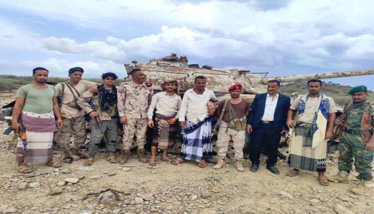 قيادة انتقالي المسيمير وحلف أبناء الحواشب يزوران المواقع الأمامية في جبهة حبيل حنش بمناسبة عيد الأضحى