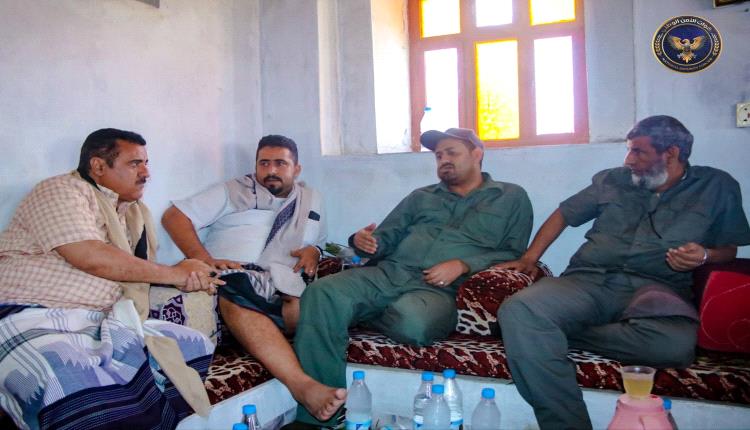 اللواء الجمالي يقدم واجب العزاء في وفاة أركان الأمن الوطني بمديرية الحد يافع