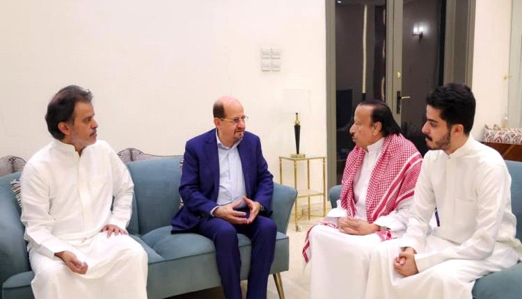 رئيس الوزراء وزير الخارجية يقدم واجب العزاء لأسرة فقيد الوطن الرئيس السابق عبدربه منصور هادي