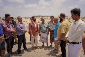 محافظ أبين يتفقد أراضي الجمعيات السكنية لموظفي الدولة وينوّه بحماية الحقوق وتنظيم عملية التخطيط