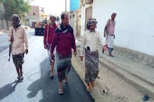 بدء سفلتة طريق جعار - الحصن - باتيس ضمن مشروع حيوي لتحسين البنية التحتية بأبين