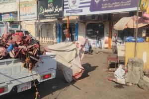 حملة لإزالة المظاهر العشوائية وتنظيم الحركة المرورية في عدد من شوارع البريقة
