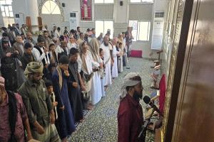 يتقدمهم المحافظ بن الوزير.. أبناء شبوة يحيون صلاة الغائب وفاءً لفقيد الوطن المشير الركن عبدربه منصور هادي.