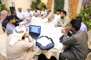 لجنة العمليات ببعثة الحج تستعرض برنامج (يلملم) وتؤكد تعزيز التحول الإلكتروني في خدمات الحجاج