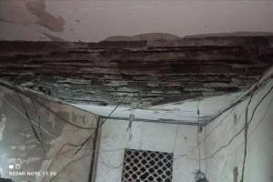 الجاوي: ملف المباني المتهالكة في المديرية يحظى بمتابعة وحرص شديدان من قبل المحافظ ووجهت بالعمل بترميم سلالم عمارة باشنفر المنهارة.