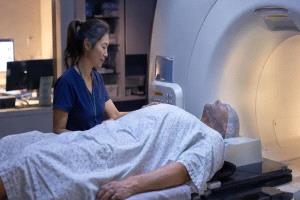 دراسة طبية: جلستان فقط من العلاج الإشعاعي قد تكفيان لعلاج سرطان البروستاتا بفعالية وأمان