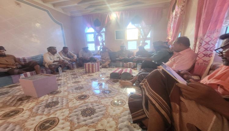 مدير عام أحور يلتقي إدارة الكهرباء ومواطنين من قرية شاقة الغريب لمناقشة حادثة وفاة المواطن هداف العميسي