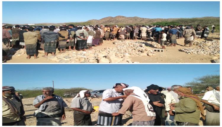 في موكب جنائزي مهيب يتقدمه وكيل محافظة شبوة الشيخ ناصر القميشي وقيادة السلطة المحلية بالمديرية شيع جثمان الشهيد مهدي سعيد الشعموص القميشي بمقبرة خبر لقموش بحبان