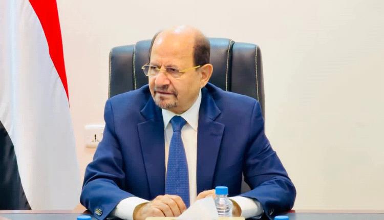 رئيس الوزراء يتابع مع قيادات عسكرية وميدانية تطورات "فجر اليمن"