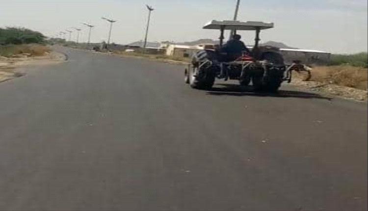 اليوسفي يعلن استكمال المرحلة الأولى من طريق باتيس جعار ويؤكد اقتراب بدء العمل بخط زنجبار جعار