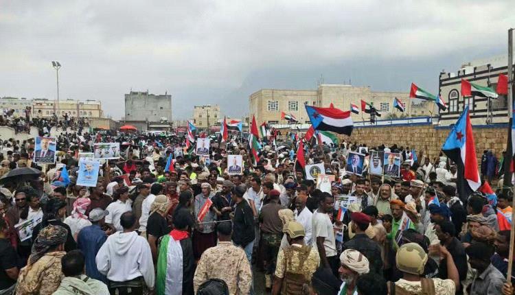 تلبية لدعوة الرئيس الزُبيدي.. أبناء سقطرى يحتشدون في مليونية التعبئة الشعبية العامة للدفاع عن الجنوب في ذكرى 14 أكتوبر
