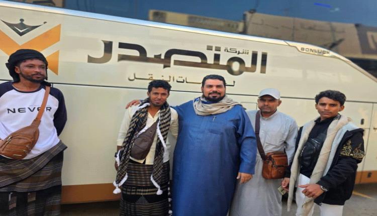 مكتب بن منصور يسير باص لنقل المعتمرين من قلب مدينة جعار إلى مكة المكرمة