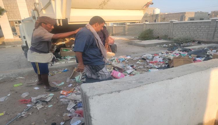 صندوق النظافة والتحسين بأحور ينفذ حملة لرفع مكب النفايات بمستشفى أحور العام