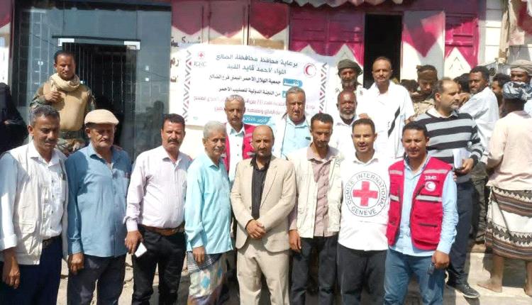 برعاية المحافظ القُبّة.. الهلال الأحمر اليمني يدشن توزيع مساعدات نقدية لـ 711 أسرة نازحة في الضالع بدعم من الصليب الأحمر