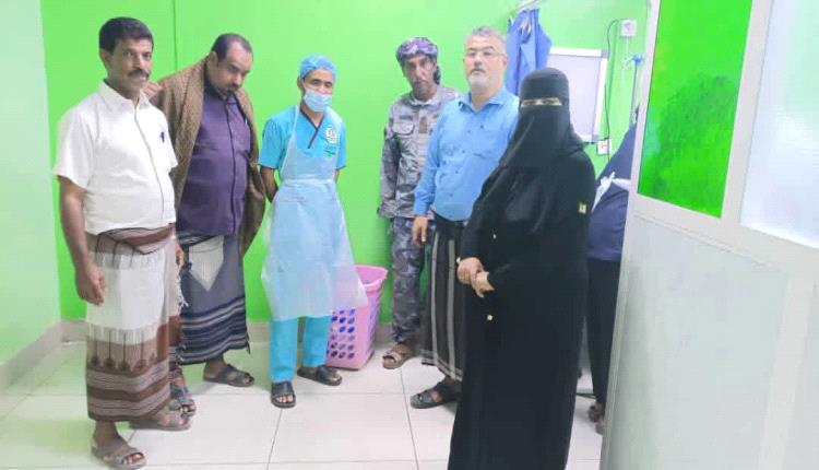 قيادات من الانتقالي يزورون جرحى الهجوم الحوثي على مركز التدريب الأمني بشبوة في مستشفيات المكلا