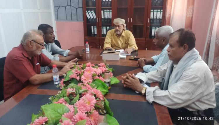 مدير عام زنجبار يناقش مع مدير عام النقل تعزيز الموارد وتنظيم الفرز