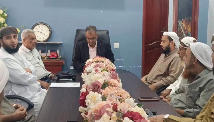 القلعة يلتقي أئمة مساجد المعلا لتعزيز التوعية بمخاطر المد الحوثي والشائعات والمخدرات