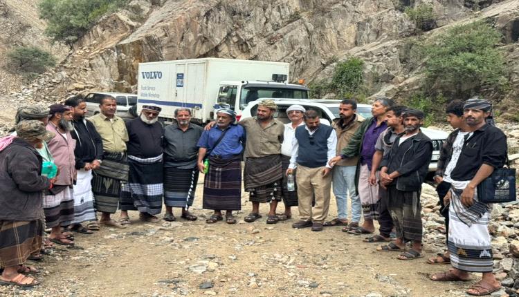 وفد برئاسة الشيخ القيدعي يزور مشروع طريق باتيس - رصد - معربان