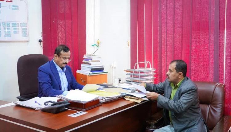 المحافظ بن الوزير يستعرض مع هيئة مياه الريف مشروع تأهيل شبكة مياه عزان ومشاريع المياه بالمحافظة