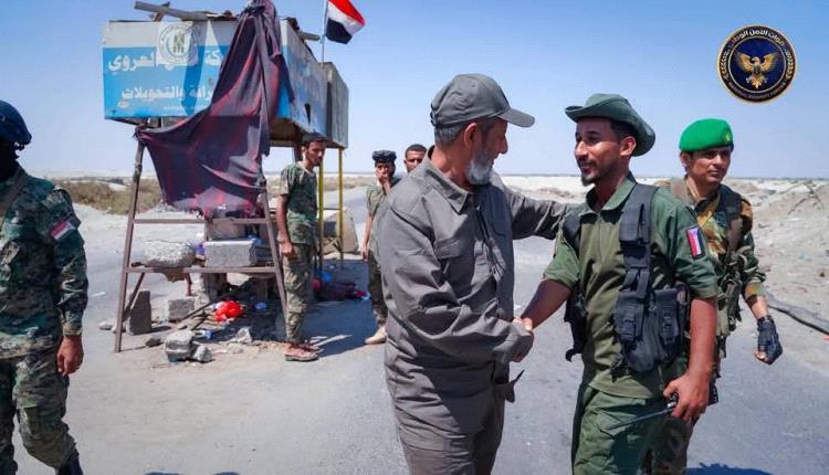اللواء الجمالي يتفقد عدد من النقاط الامنية ويشيد بجهودها في تعزيز الأمن والاستقرار ومكافحة الجريمة والتهريب