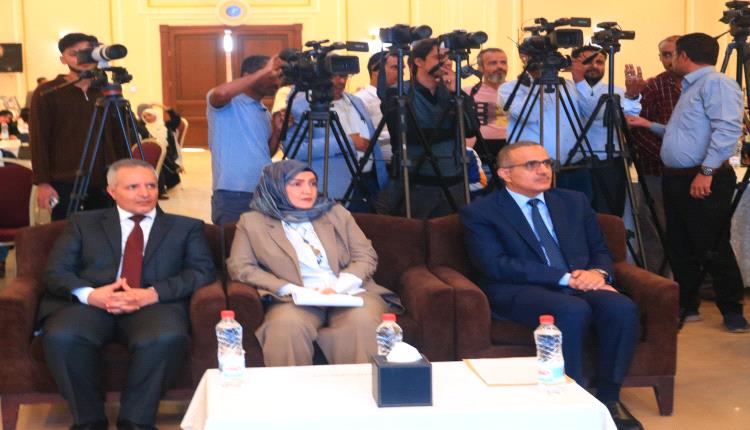 وزراء في الحكومة يحذرون من كارثة إنسانية في تعز ويطالبون بتحرك عاجل لرفع الحصار ووقف الانتهاكات