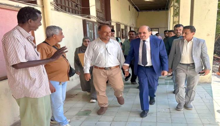 رئيس الوزراء يزور المعهد التقني الصناعي بالمعلا ويشيد بمكانته التاريخية كأحد أعرق مؤسسات التعليم الفني