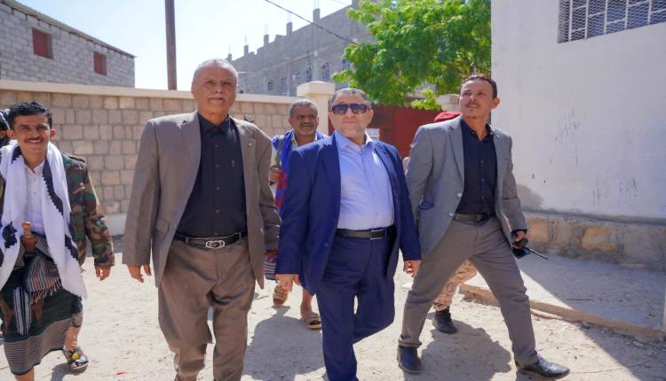 نائب محافظ أبين يقوم بزيارة تفقدية لثانوية بلقيس بمديرية الوضيع(صور)