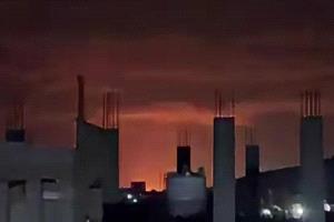 الحوثيون يصعّدون هجماتهم على عدن باستهداف المطار وقصر المعاشيق بصواريخ باليستية