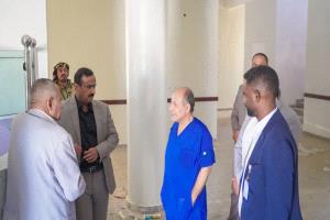 المحافظ بن الوزير يوجه بسرعة استكمال تجهيزات مركز الحوادث والطوارئ العام بهيئة مستشفى شبوة