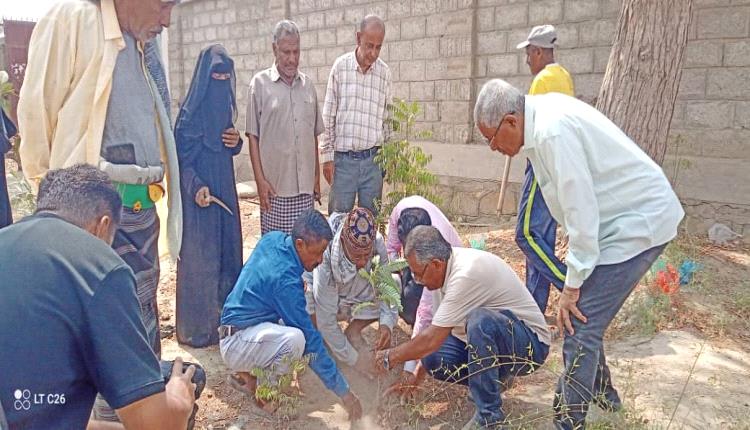 السلطة المحلية بزنجبار ومكتب حماية البيئة يدشّنان مبادرة لتشجير مدارس المديرية